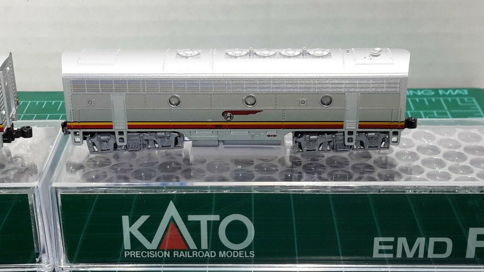 N Scale KATO F7A&B ATSF Both Powered & DCC Ready Item #176-2121 & 176-2211 